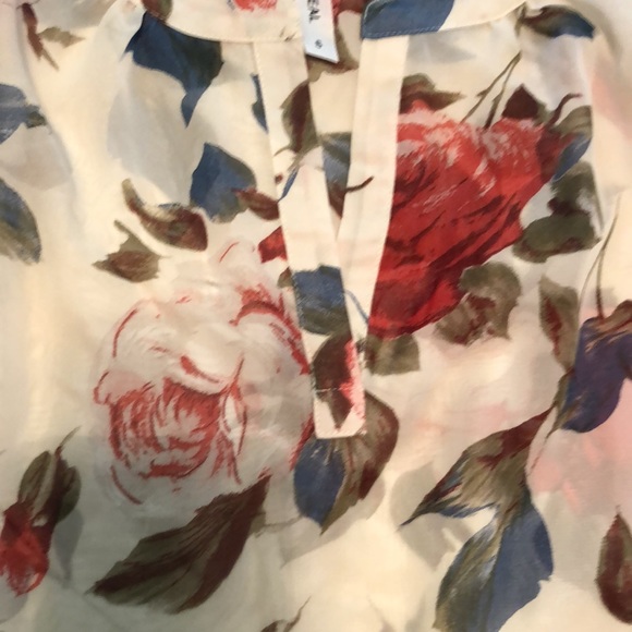 Sheer floral top - Picture 2 of 4